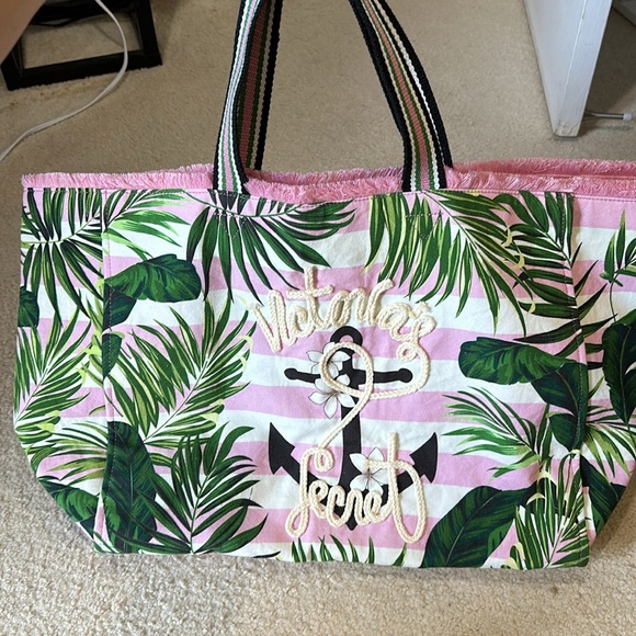 Victoria's Secret beach Tote bag + Toiletry Bag - Picture 2 of 5